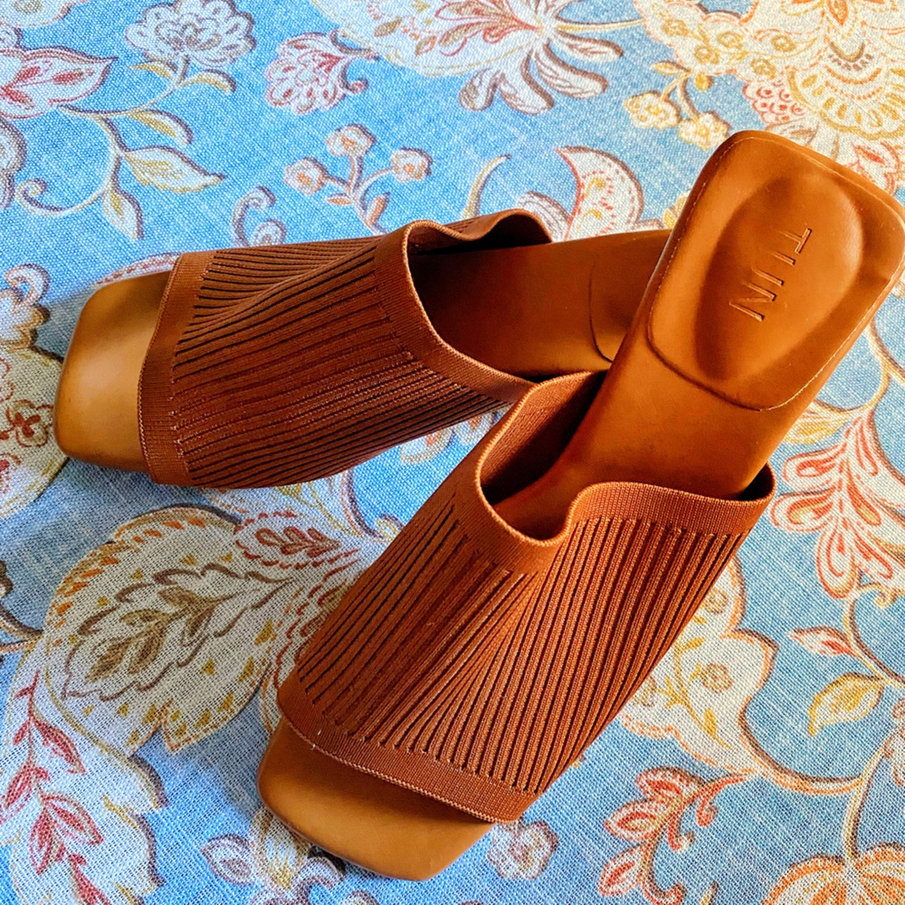 NWT Tobacco Colored Slides-TIJN